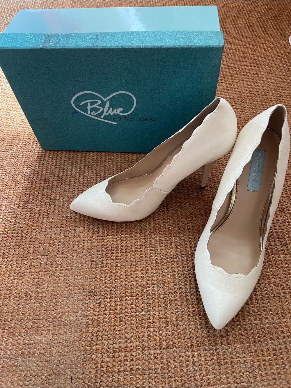 Betsey Johnson Cream Scalloped Pointed-Toe Stiletto Pumps